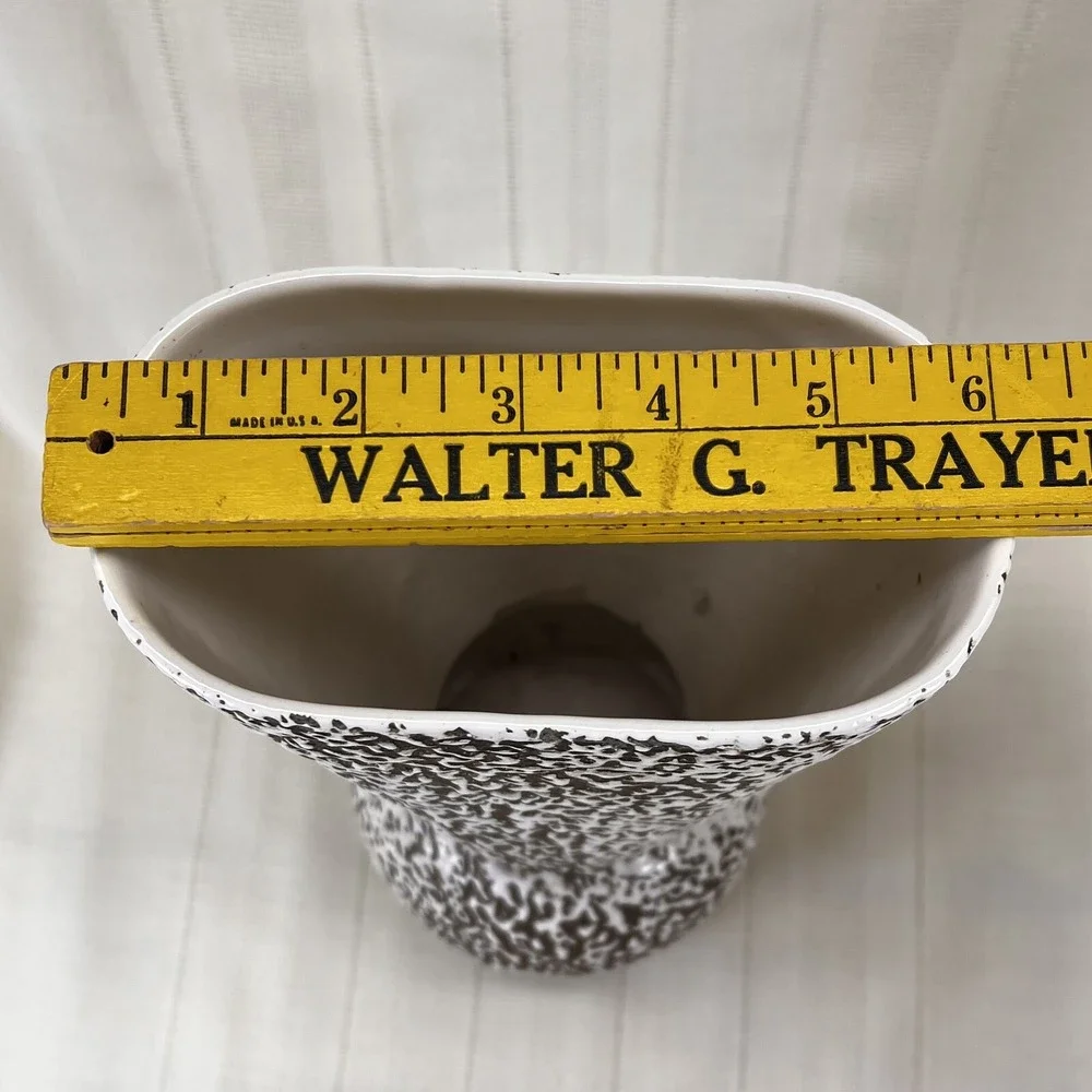 Shawnee Vintage Pottery Vase‎ MCM White Gold 10